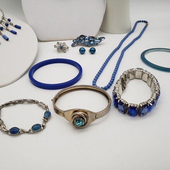Huge Jewelry Lot of Blue and Silver Gold Tone Necklaces Bracelets Earrings Pins - Picture 8 of 15